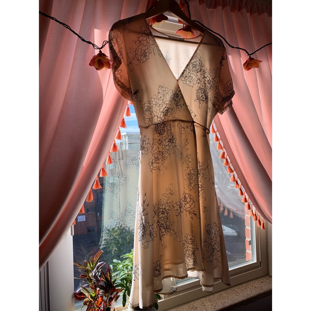 Soft pink wrap dress with black and white florals - Picture 3 of 3